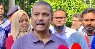 রাজশাহীতে নির্বাচন নিয়ে কথা বলতে ‘রাজি’ হলেন না আইন উপদেষ্টা